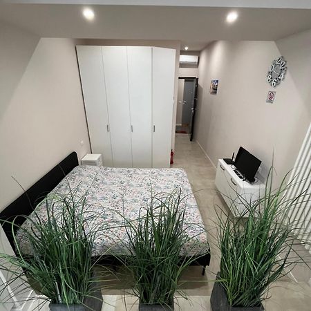 Monolocale Piazza Gambara M1 Apartment Милано Екстериор снимка